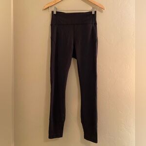 In Movement 7/8 Lululemon tight, women’s 6